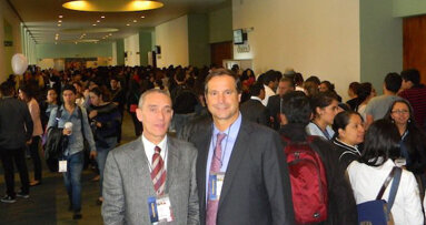 Una técnica que mezcla biomaterial particulado con el tejido blando