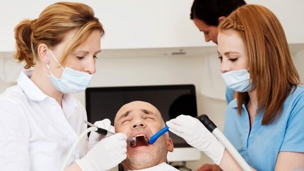 KNMT en ANT oneens over opleiding tandartsassistenten