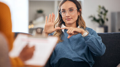 Should sign language be a part of dental curricula?