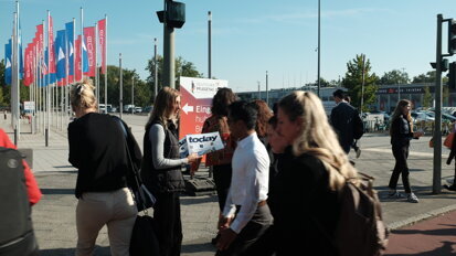 Attendees who are interested in reading all about the latest in implantology, are more than welcome to pick up a copy of the today show paper outside the venue.