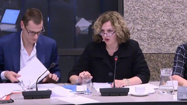 Minister scherp ondervraagd over taakherschikking mondzorg