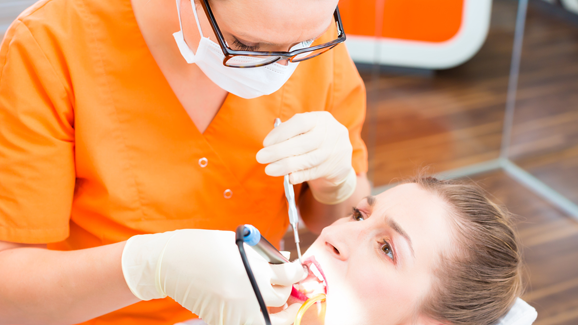 Barmer GEK beschränkt PZR-Zuschuss – Rüge vom FVDZ