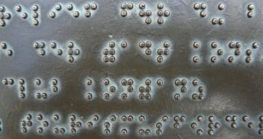 Mondhygiëne visueel beperkte kinderen verbetert door braille en stimuli