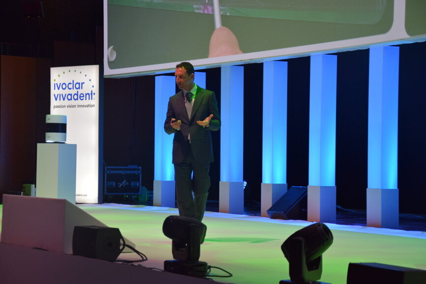 Oliver Brix presenting.