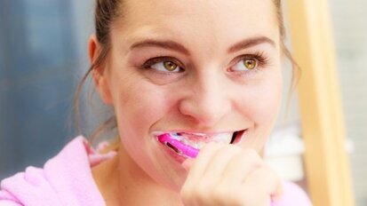 Pasta de dente que identifica placa pode reduzir o risco de doença cardíaca e derrame cerebral