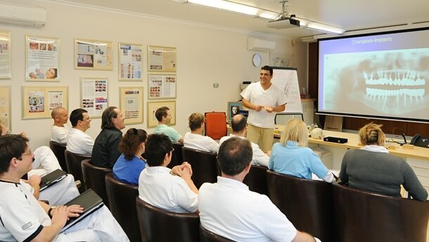 Implantations-Kursreihe in Österreich