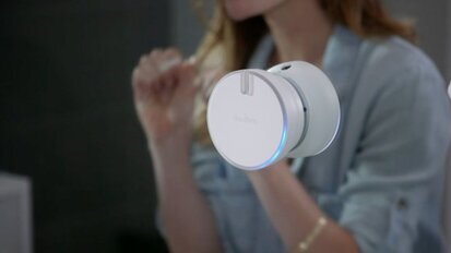 Empresa introduz a primeiro dispensador inteligente de fio dental