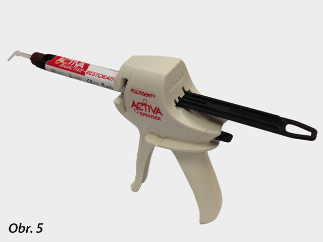 ACTIVA BioACTIVE-RESTORATIVE je bioaktivní výplňový materiál, který remineralizuje.