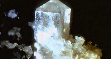 Eμφυτεύματα ζιρκονίας VS εμφυτεύματα τιτανίου