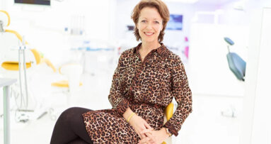 The right dental unit—also for left-handed users