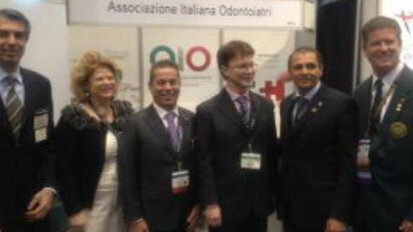 Il console Italiano visita lo stand AIO al MWM