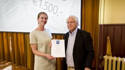 Anne Bonn ontvangt NTvT-Debuutprijs 2015