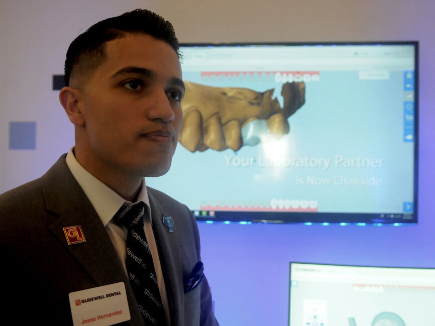 Jesse Hernandez showed the ‘glidewell io’ digital design system, Glidewell’s newest innovation in digital dentistry technology. (Photo: José Antonio Rosario for Dental Tribune)