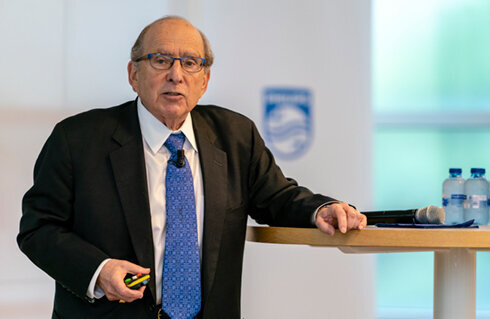 Dr. R. Bruce Donoff, děkan Harvardské stomatologické fakulty