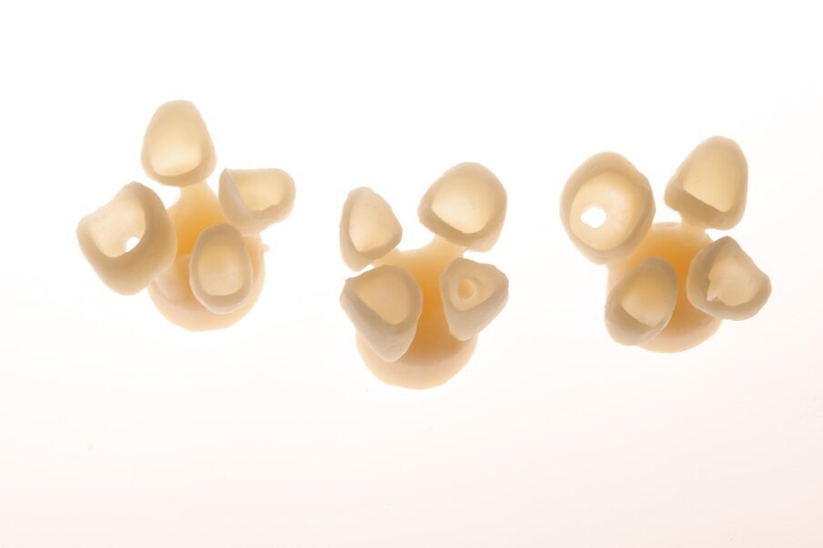 Fig. 11b: GC Initial LiSi Press ingot (a). Secondary frameworks pressed in GC Initial LiSi Press (b).