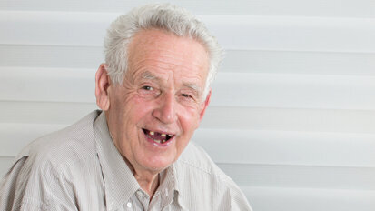 Society’s poorest have eight fewer teeth