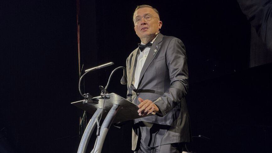 Dr Roman Šmucler, president of the Czech Dental Chamber, welcomed delegates to Prague. 