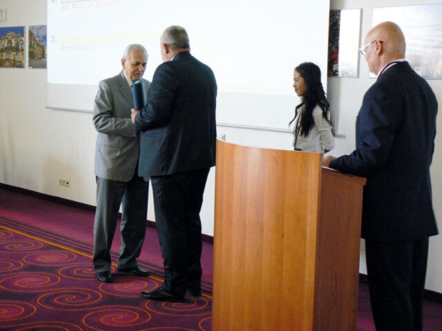 Předávání pamětních listů pracovníkům kliniky