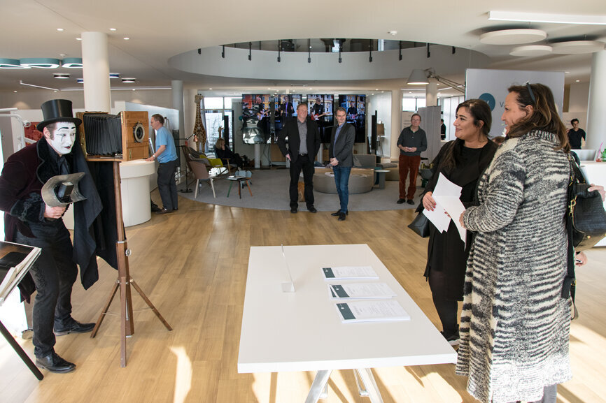 Ein Varietékünstler hielt den ereignisreichen Nachmittag fotografisch fest.