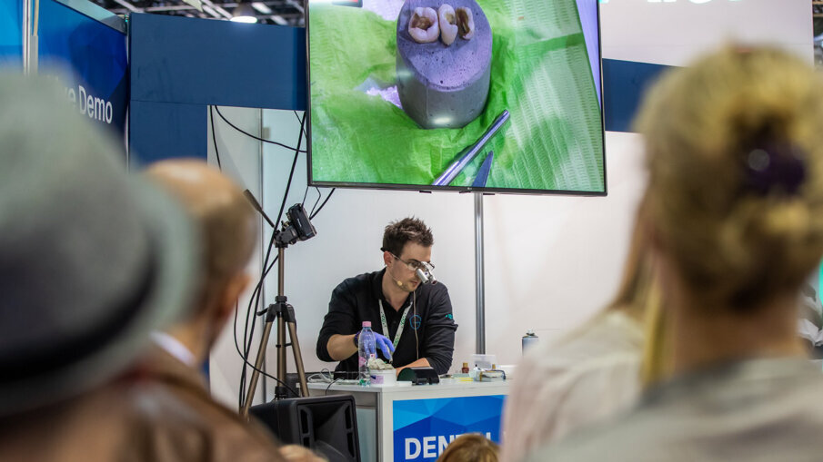 Dental World v Budapešti