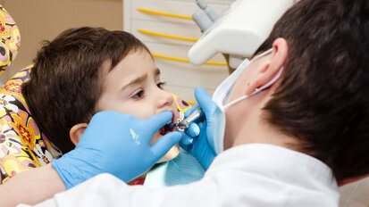 Pesquisadores investigam efeitos neurocomportamentais de restaurações de amálgama dental.