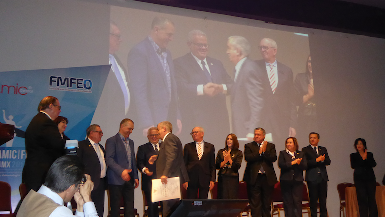 El Dr. Víctor Guerrero recibe la mayor distinción de ADM