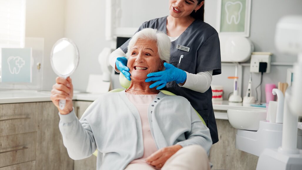 L’UFSBD publie une feuille de route pour intégrer la santé bucco-dentaire dans les politiques du bien-vieillir