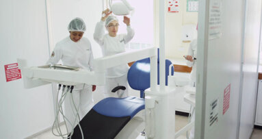 Universidad ecuatoriana recibe unidades dentales de Dentsply Sirona