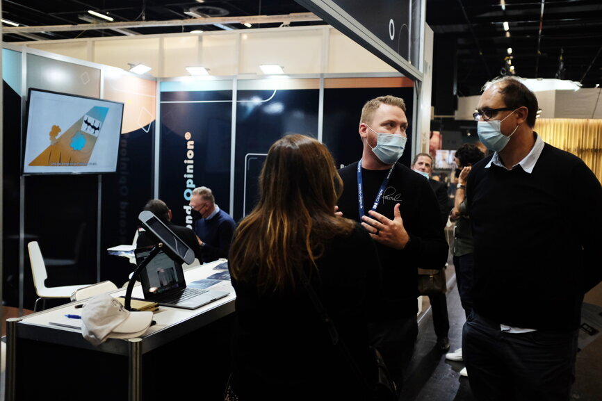 Talking about artificial intelligence in dentistry with US-based Pearl. (Image: Dental Tribune International)