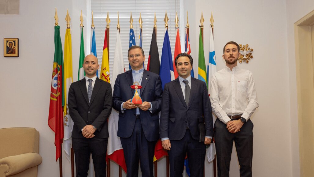 Miguel Pavão visita sede do COL para a JMD
