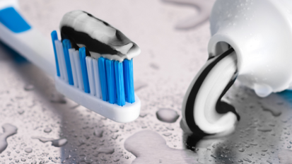 Verschafft schwarze Zahnpasta weißere Zähne? Verschafft schwarze Zahnpasta weißere Zähne?