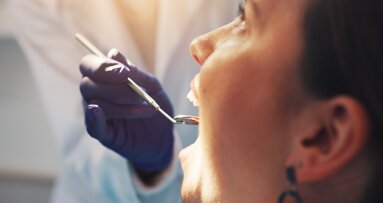 Akcja #CzujniOnkologicznie ponownie na Targach KRAKDENT: stomatolodzy w centrum profilaktyki raka jamy ustnej