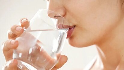 Rezervoár z hydrogelu uvolňuje umělou slinu a zmírňuje xerostomii