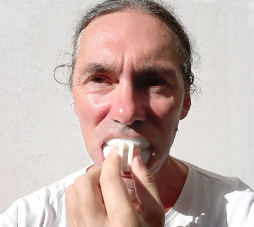 Blizzfloss creator Chris Martin demonstrating how to use the device.