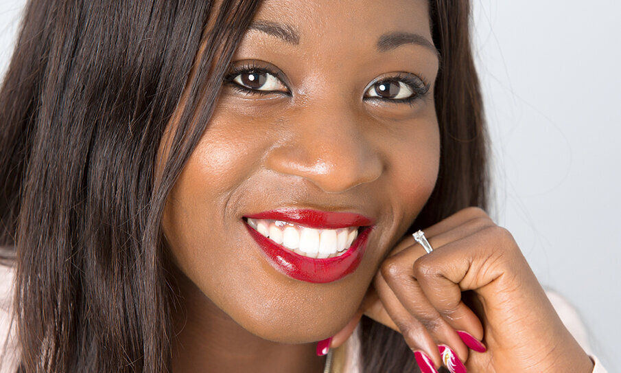 Fig. 20: The teeth were restored to the correct proportions and the smile line was optimized. The patient was satisfied with the result.