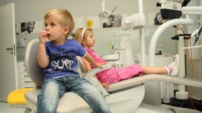 Polscy rodzice nie dbają o zęby swoich dzieci, bo sami boją się dentysty