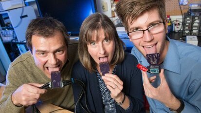 Ново устройство дава възможност пациенти да „чуват” през езика