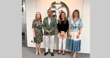 Óscar Castro comunica al PP los problemas que afectan a los dentistas en España   