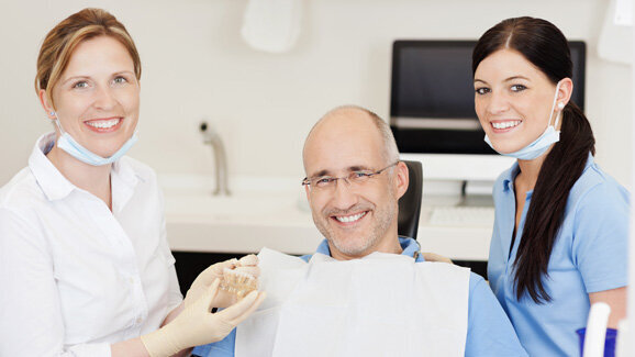 Patienten weiterhin zufrieden mit den Zahnärzten