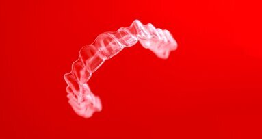 Un alineador reforzado con material tricapa