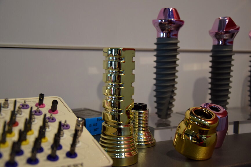 Oxy Implant offering multiple implant solutions at its booth. (Photograph: Franziska Beier, DTI)