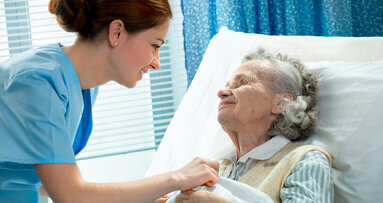 Pflegebedürftige erhalten zusätzliche zahnärztliche Leistungen