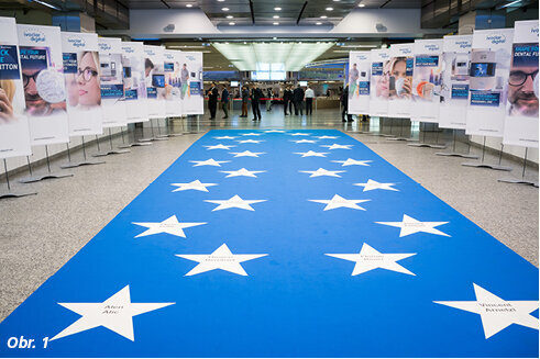 Obr. 1: Zubní chodník slávy našich přednášejících při otevření
