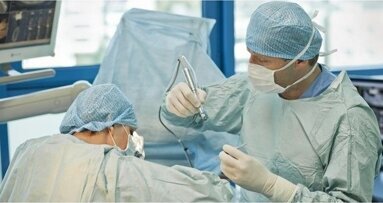 Liderzy implantologii edukują Polaków