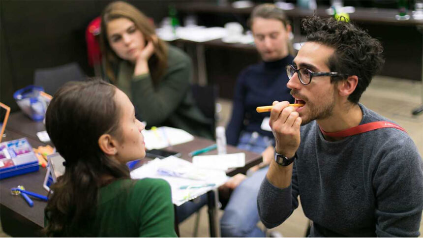 iTop: Tο βούρτσισμα των δοντιών μαθαίνεται (Συνέντευξη: Dr Fabio Angelini)