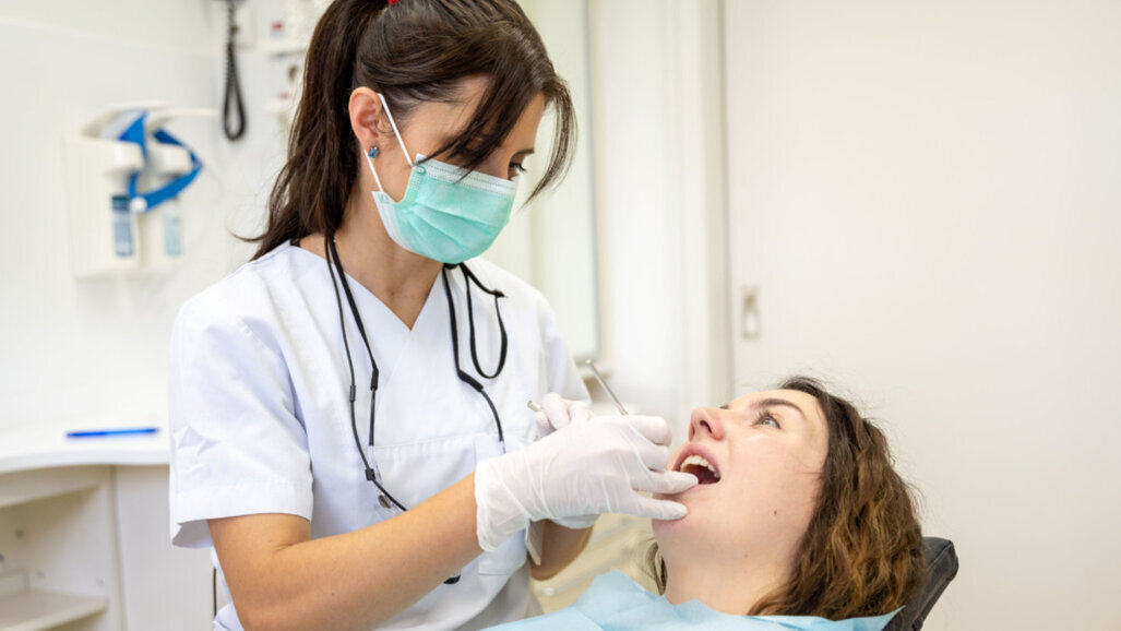 Weniger Antibiotika bei aggressiver Parodontitis