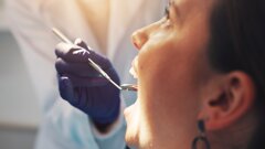 Akcja #CzujniOnkologicznie ponownie na Targach KRAKDENT: stomatolodzy w centrum profilaktyki raka jamy ustnej