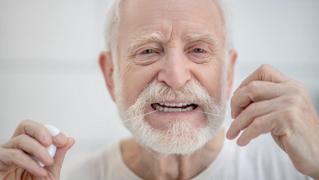 Zahnseide bietet Schutzwirkung für die Herzgesundheit