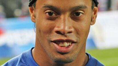 Ronaldinho faz cirurgia estética oral