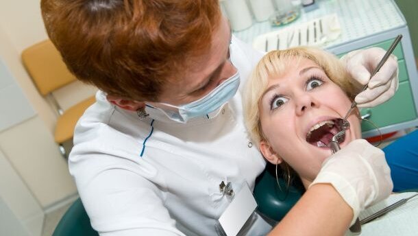 Nederlanders flossen uit vrees voor de tandarts